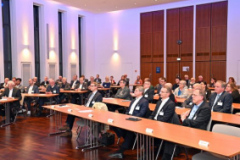Das Publikum: im Vordergrund (von ganz links nach rechts): Dr. Winfried Materna (Materna), Prof. Jan-Philipp Büchler, Dr. Thorsten Kettner (WILO), Dr. Burkhard von Spreckelsen (ELMOS), Dr. Ralf Jede (Raith),