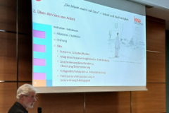 Prof. Warsewa bei seinem Vortrag