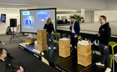 Andrea Schubert und Dominik Stute stellen Haris Yalcinkaya vom Startup Ziya GmbH vor.