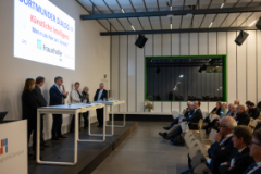 Das Podium, Seitenansicht